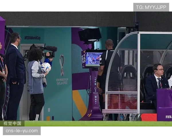 深度报道:足球视频助理裁判(VAR)中心的工作流程与压力